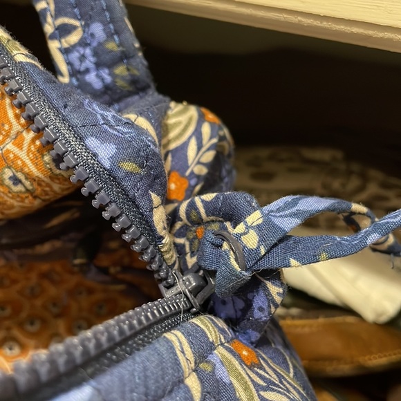 QK Blue Floral Quilted Bag - Picture 7 of 10